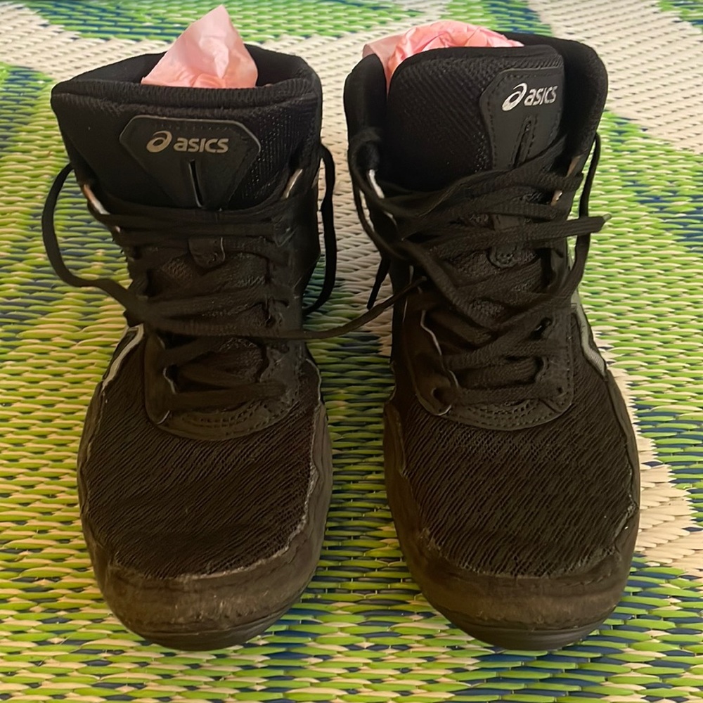 ASICS wrestling shoes in very good condition